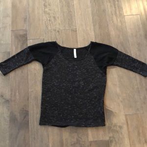 Grey and black 3/4 sleeve top